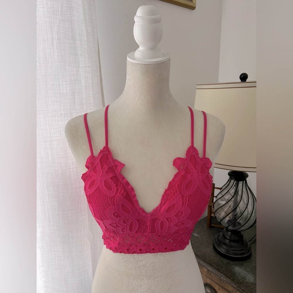 NWOT Pink Lily Lace Bralette